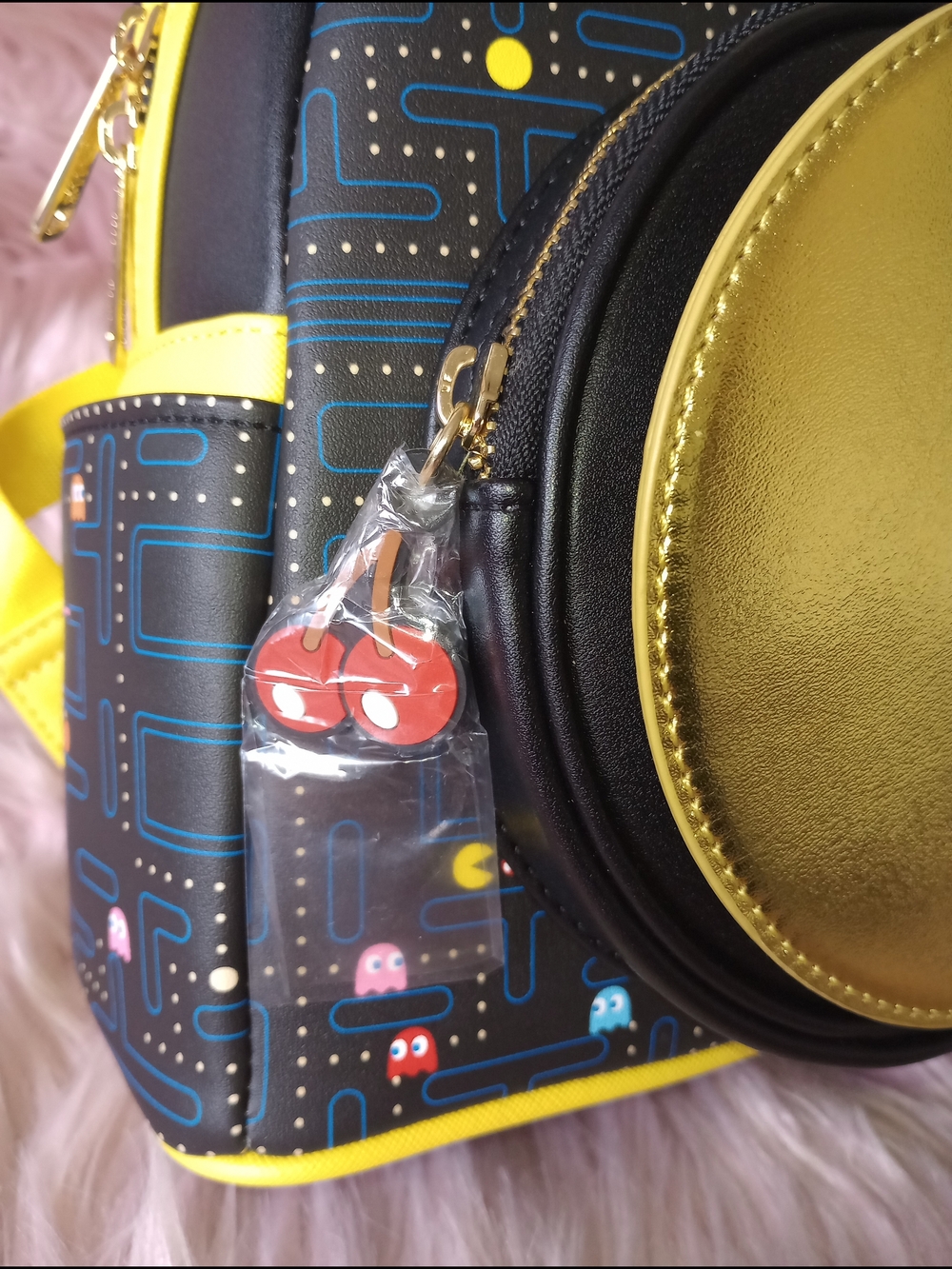Loungefly PacMan GITD Mini Backpack - Picture 5 of 13
